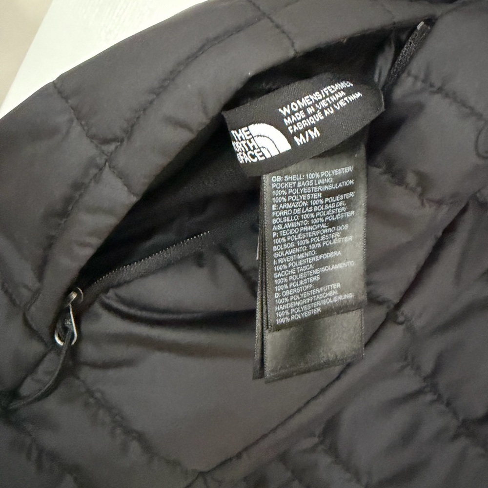 The North Face Reversible Quilted Black Jacket - Picture 2 of 3